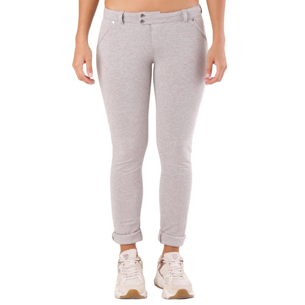 With gray cotton skinny pants