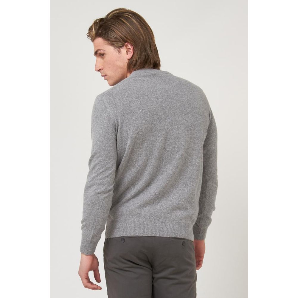 Gas Grauer Wollpullover