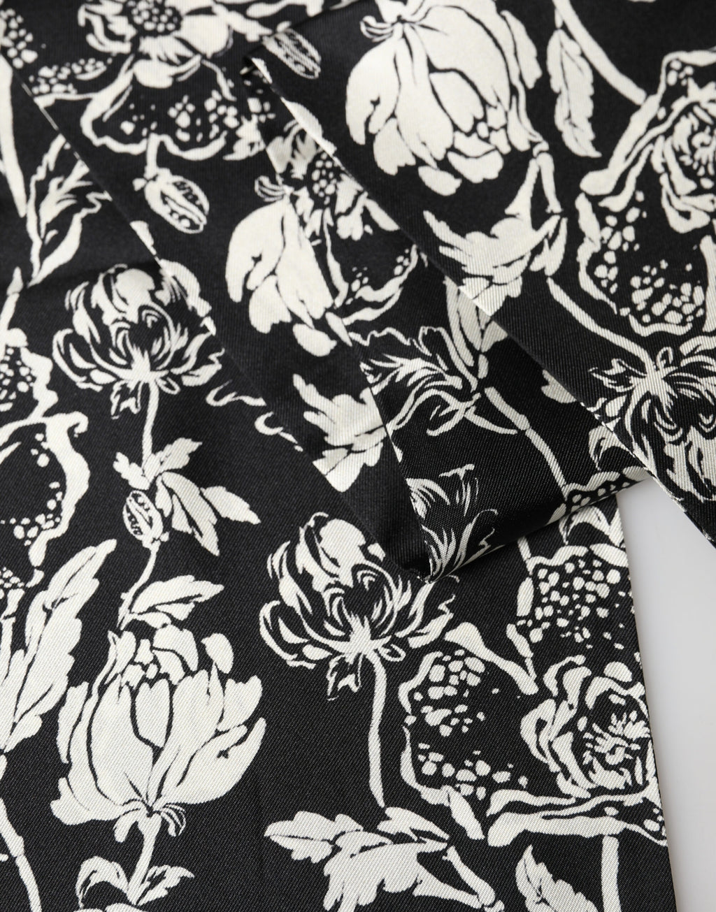 Dolce & Gabbana Black Silk Floral Print Scarf with Fringes, 136cm x 15.5cm