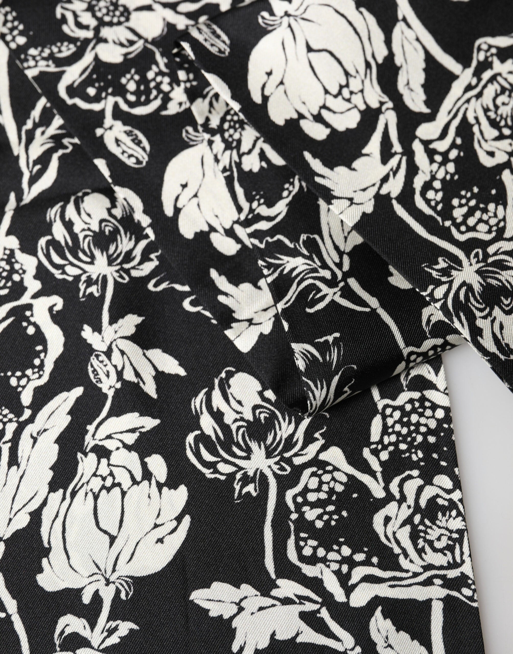 Dolce & Gabbana Black Silk Floral Print Scarf with Fringes, 136cm x 15.5cm