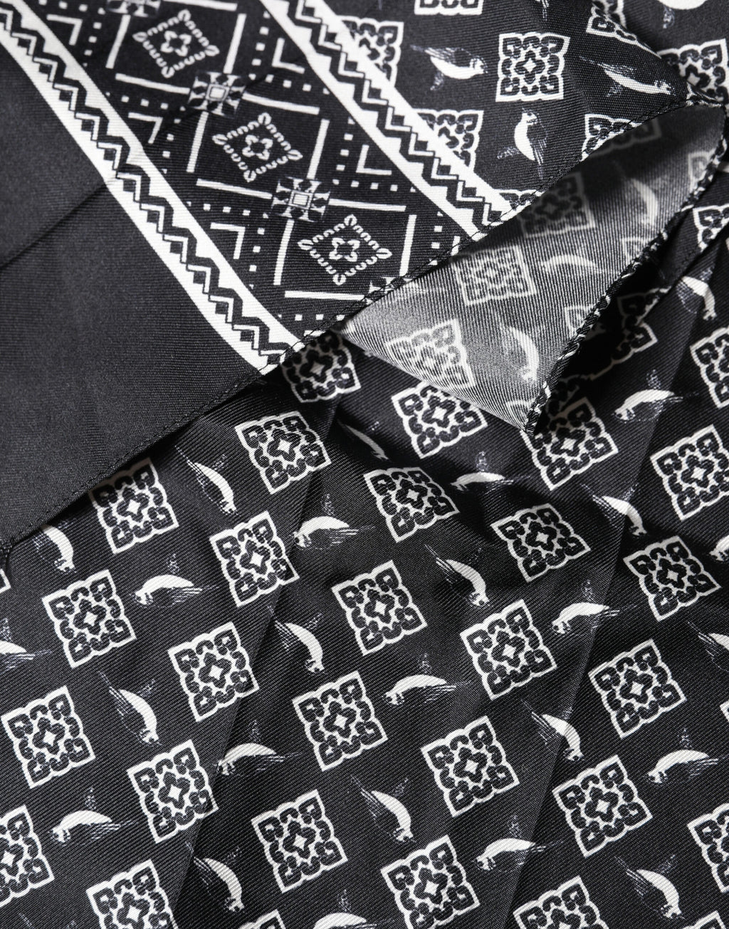 Dolce & Gabbana Schwarzer grauer Seiden-Vogelfranz-Wickel-Foulard Schal 140cm x 23cm