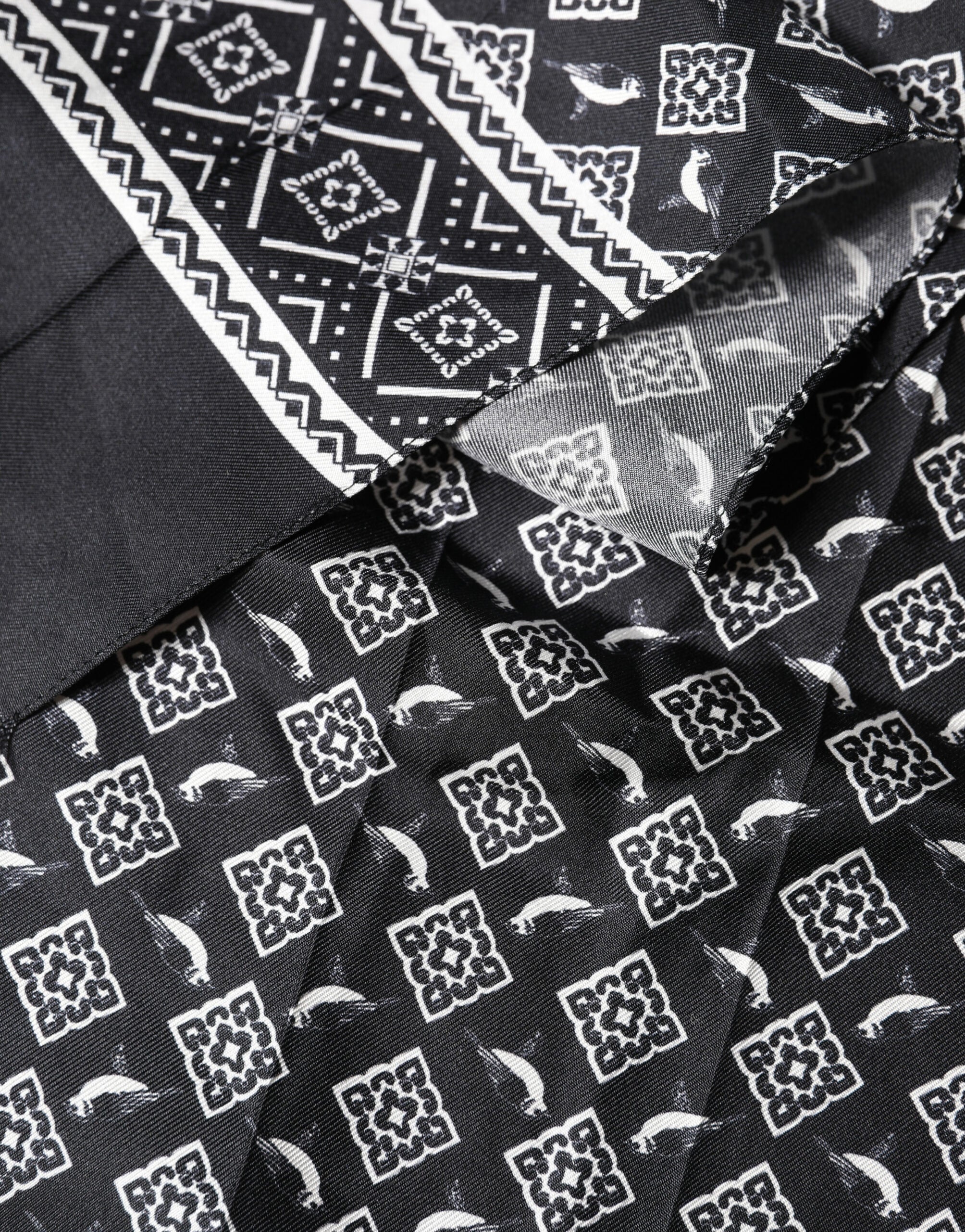Dolce & Gabbana Schwarzer grauer Seiden-Vogelfranz-Wickel-Foulard Schal 140cm x 23cm