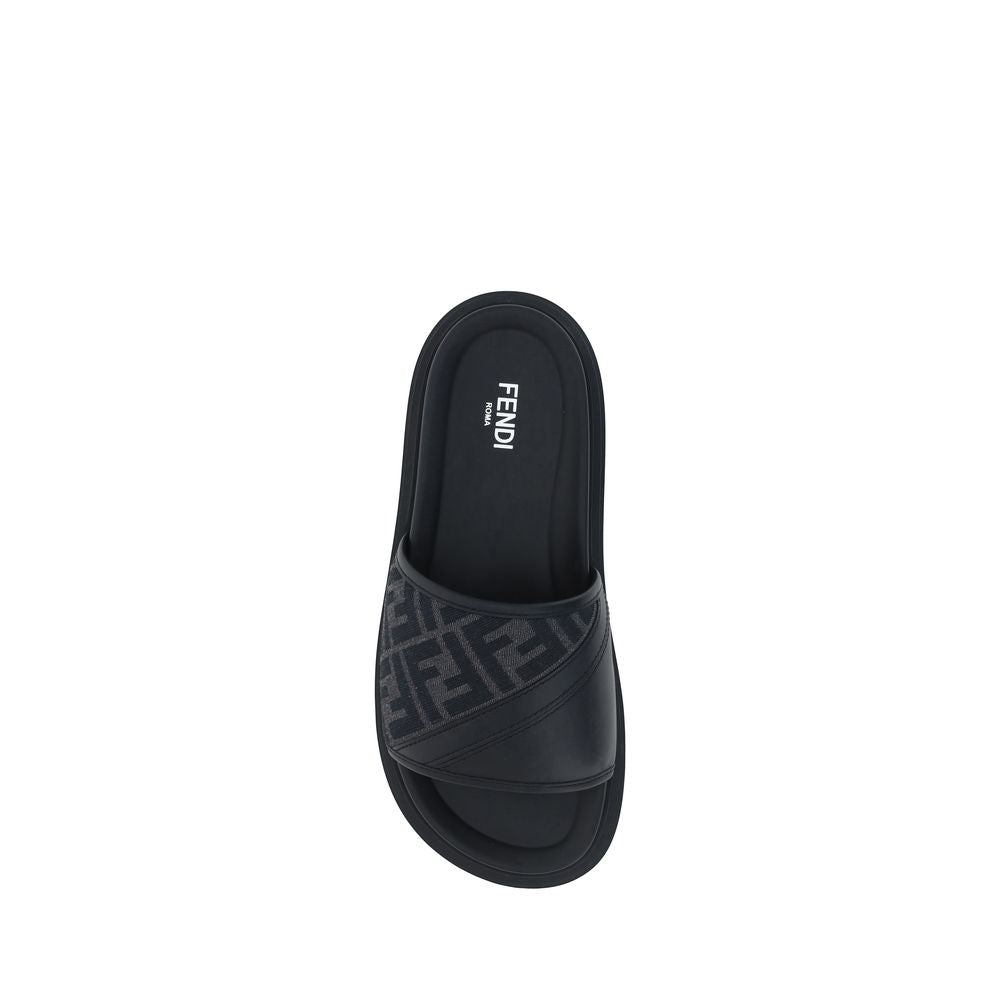 Fendi Graue Stoff-Sandalen