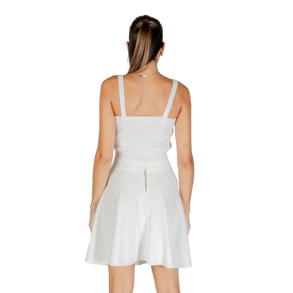 Guess Cremefarbene Tanktops aus Viskose