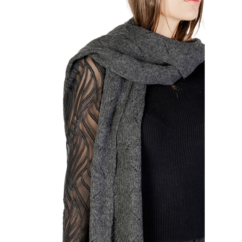 Only Grauer Schal aus recyceltem Polyester