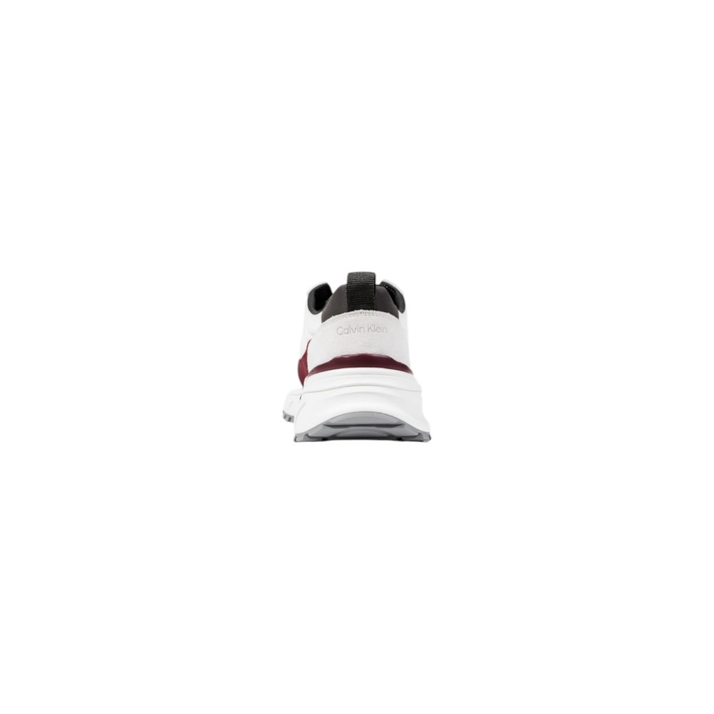 Calvin Klein Cremefarbene Wildleder-Sneaker mit klobiger Sohle