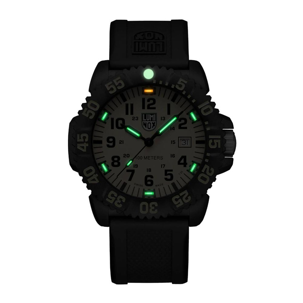 Luminox Schwarze Sportuhr aus Harz