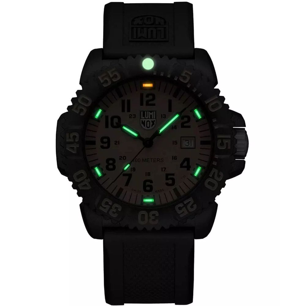 Luminox Schwarze Sportuhr aus Harz