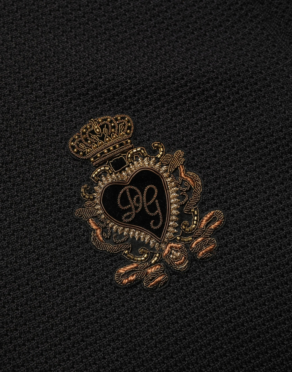 Dolce & Gabbana Schwarzes Polo-Shirt aus Seide mit heraldischem Wappen-Patch