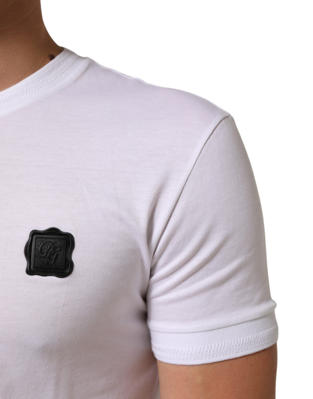 Dolce & Gabbana Weißes Baumwoll-T-Shirt mit Rundhalsausschnitt und Logo-Patch