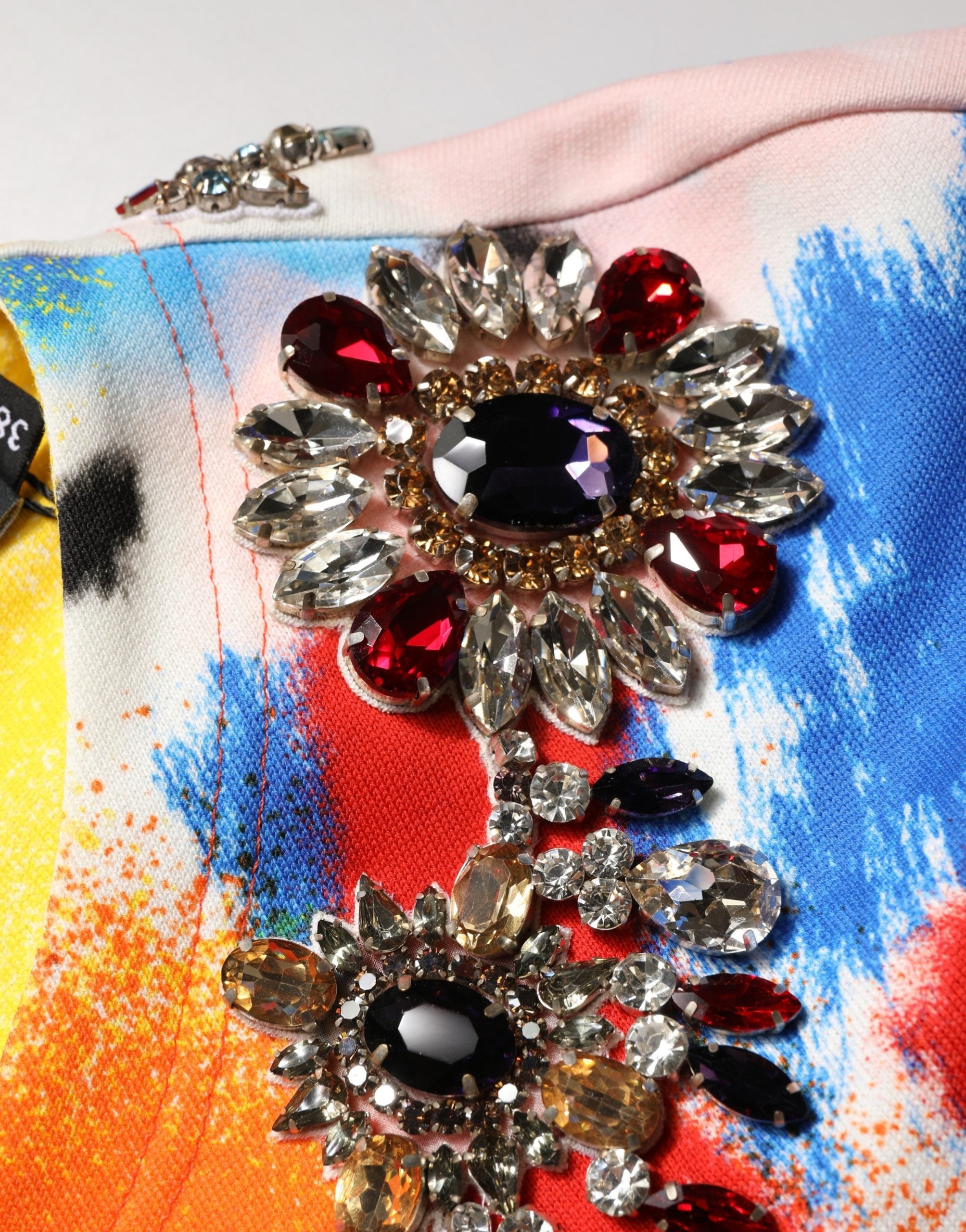 Dolce & Gabbana Mehrfarbiges Crop-Jersey-Top mit Graffiti-Kristallen