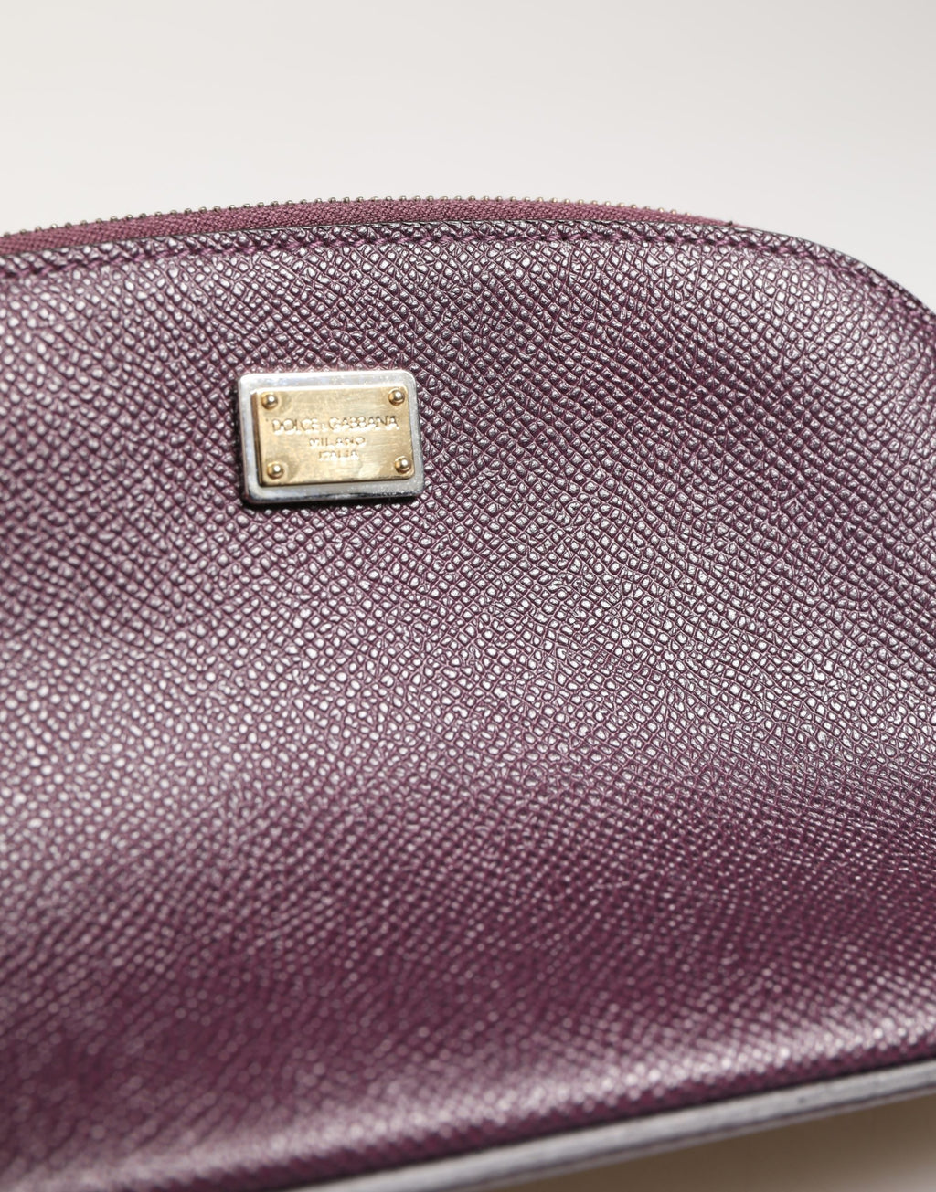 Dolce & Gabbana Dunkelviolette Leder Geldbörse mit DG Logo und Reißverschluss