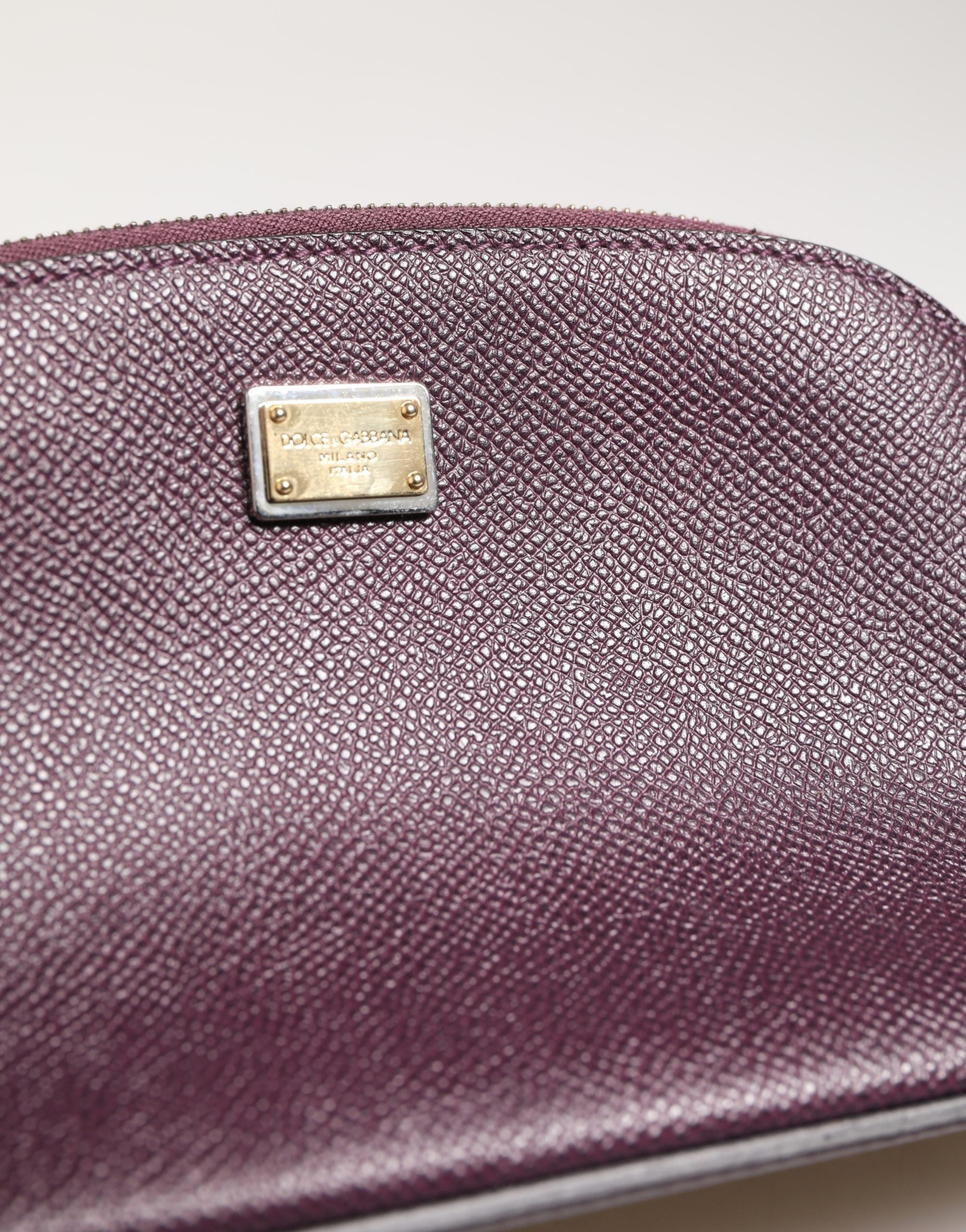 Dolce & Gabbana Dunkelviolette Leder Geldbörse mit DG Logo und Reißverschluss