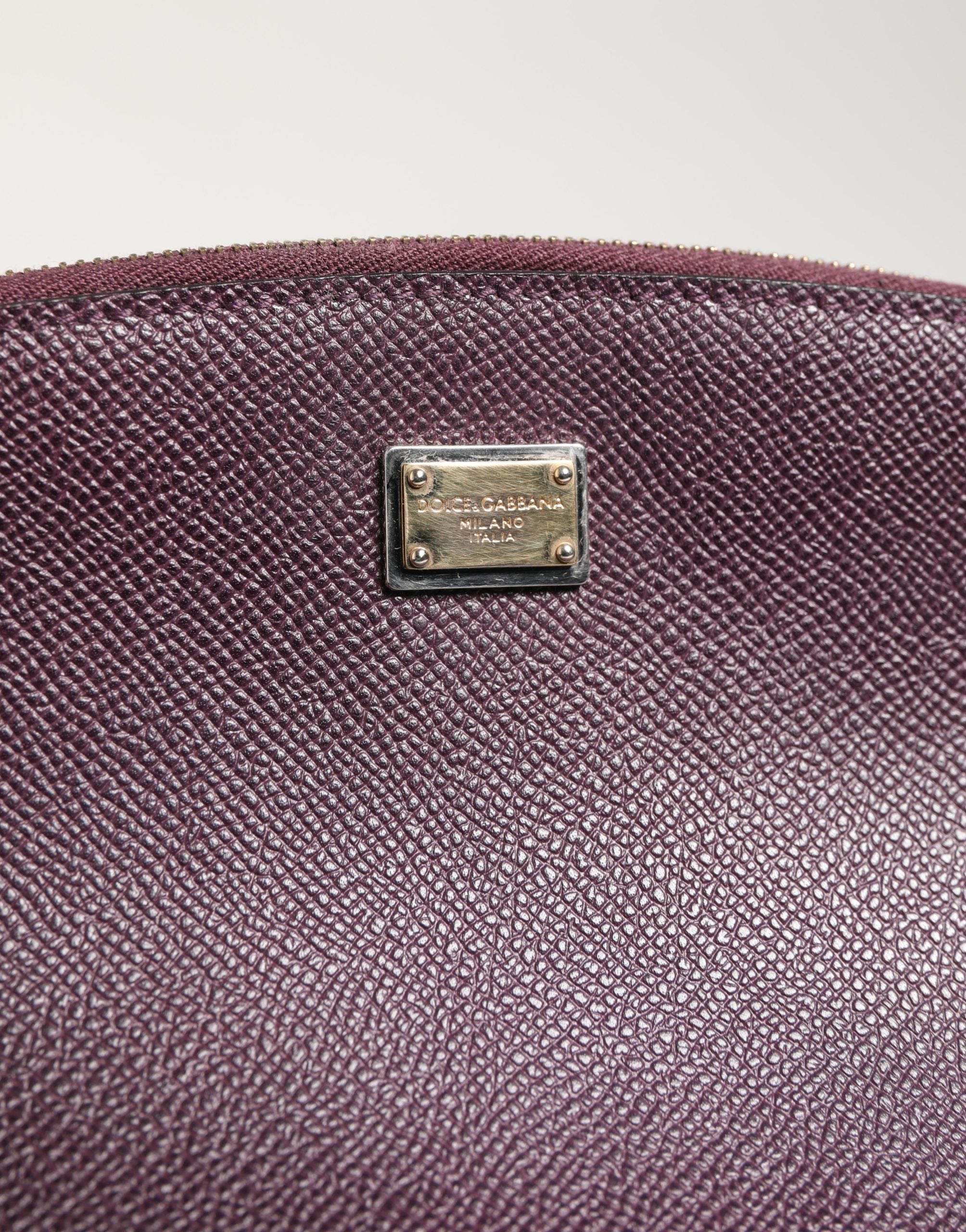 Dolce & Gabbana Dunkelviolette Leder Geldbörse mit DG Logo und Reißverschluss