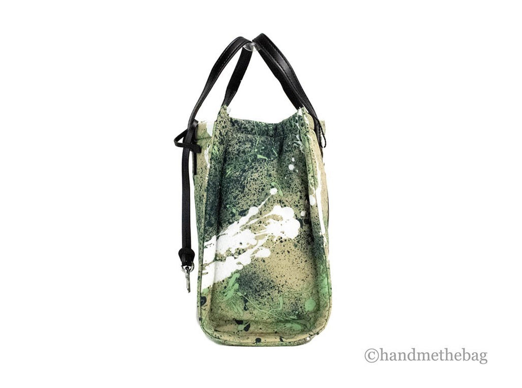 Marc Jacobs Mini Umhängetasche mit grünem Mehrfarben-Spritzlack-Print aus Nylon
