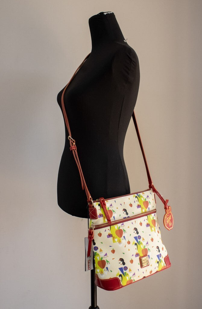 Snow White And The Seven Dwarfs 85th Anniversary Dooney & Bourke Umhängetasche