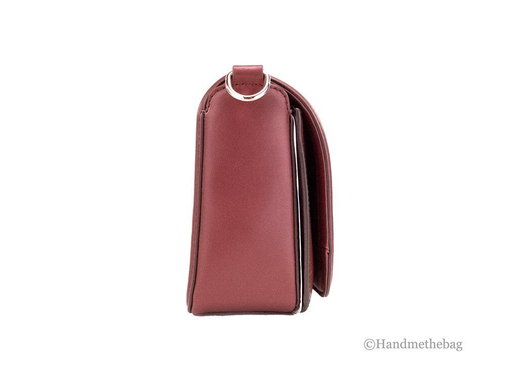 Marc Jacobs Medium Metal Signet Syrah Glattleder Umhängetasche mit Überschlag