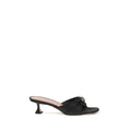 Amina Muaddi Schwarze Sandalen aus Seide