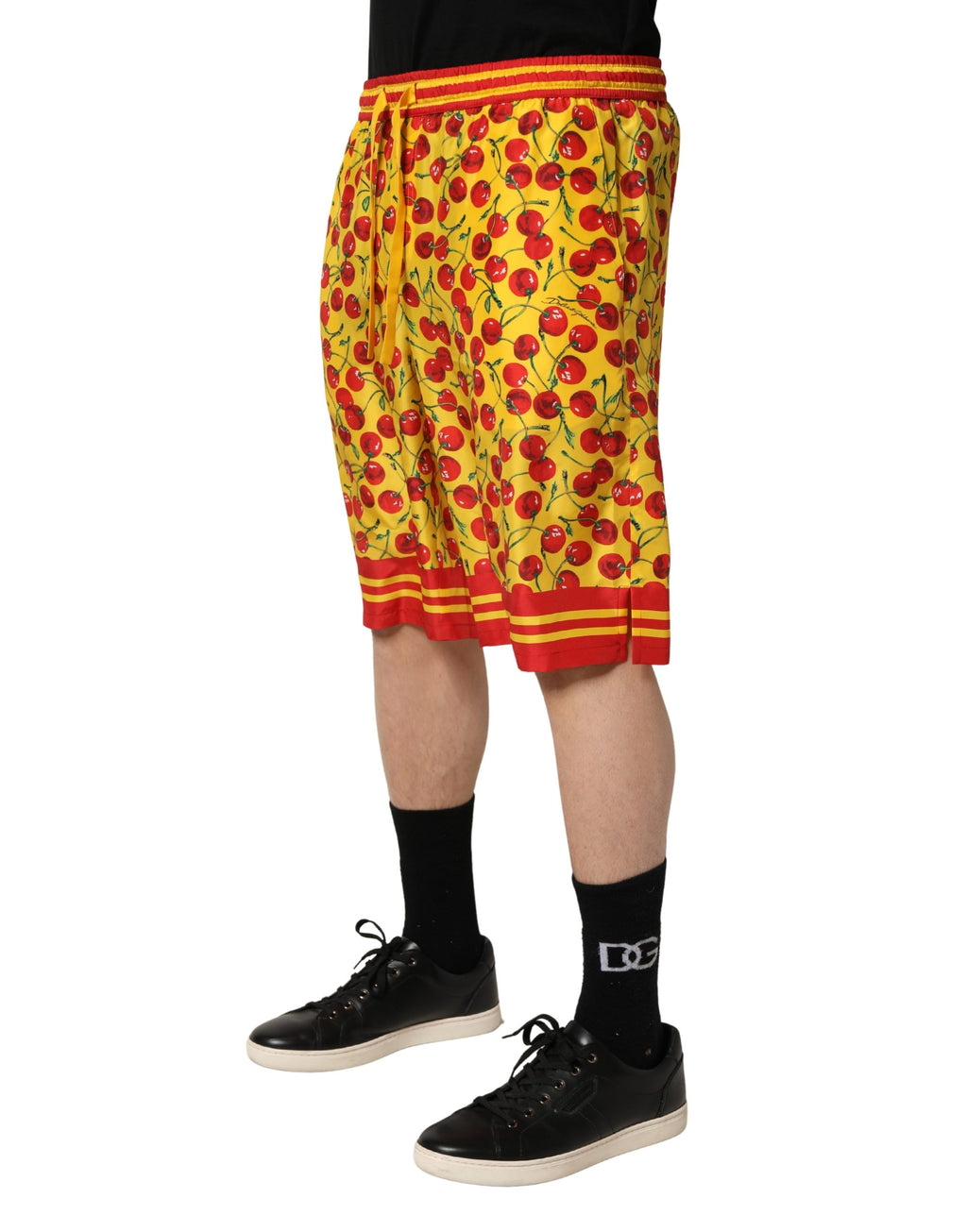 Dolce & Gabbana Bermuda-Shorts aus Seide mit gelbem Kirschen-Print