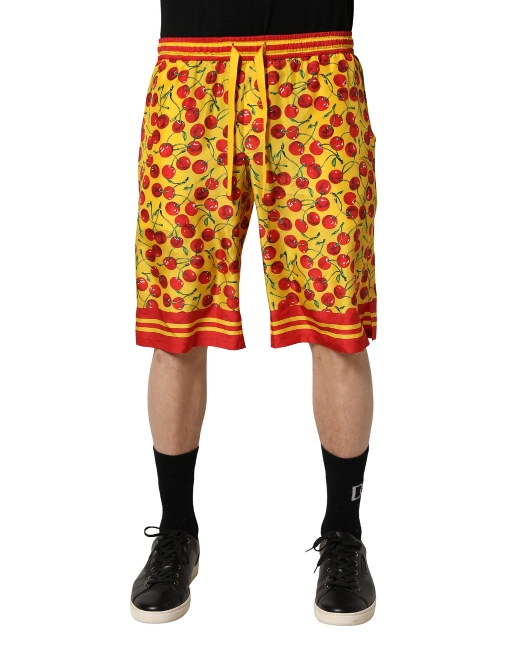 Dolce & Gabbana Bermuda-Shorts aus Seide mit gelbem Kirschen-Print