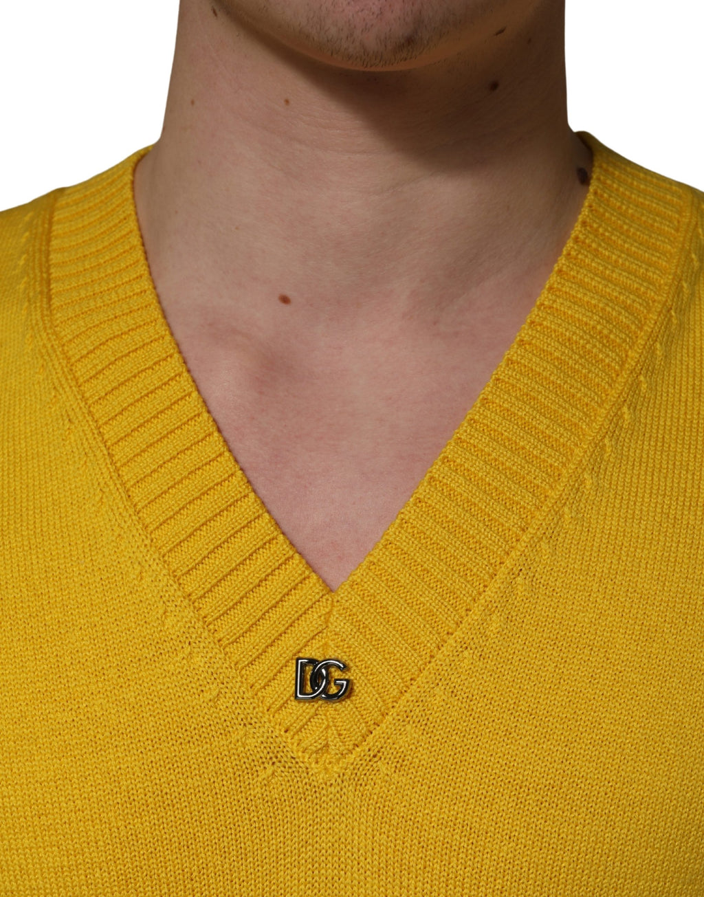 Dolce & Gabbana Wollstrick-Pullover mit V-Ausschnitt, Gelb