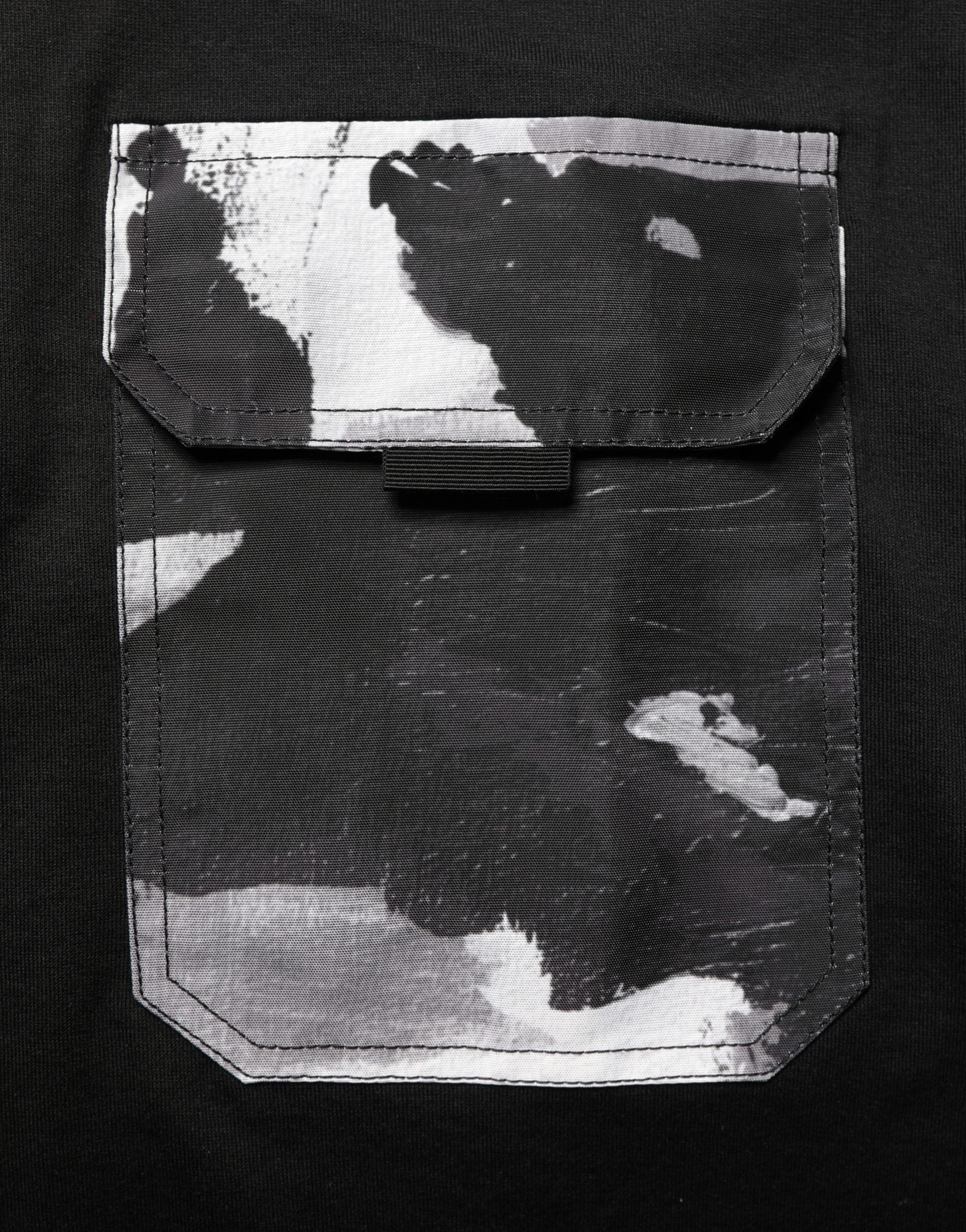 Dolce & Gabbana Schwarzes Oversize-T-Shirt mit Camouflage-Tasche