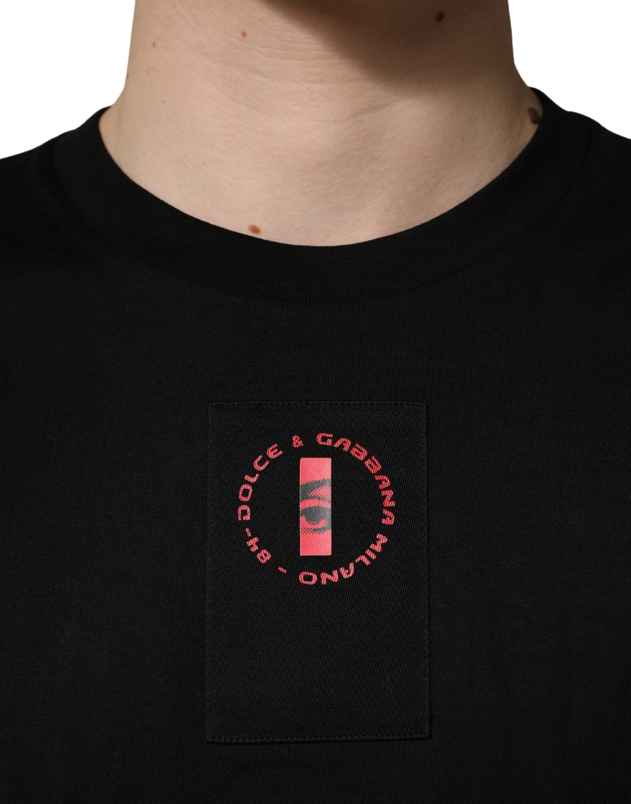 Dolce & Gabbana Schwarzes Baumwoll-Jersey-T-Shirt mit Logo-Patch und Rundhalsausschnitt