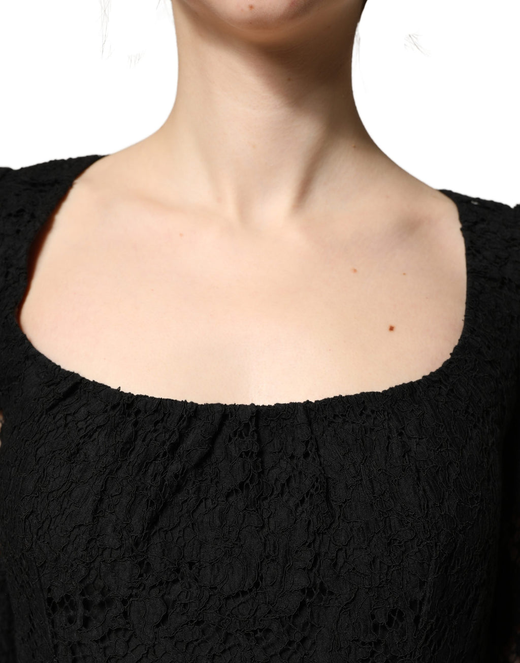 Dolce & Gabbana Schwarzes Maxikleid mit Spitzendetails und eckigem Ausschnitt