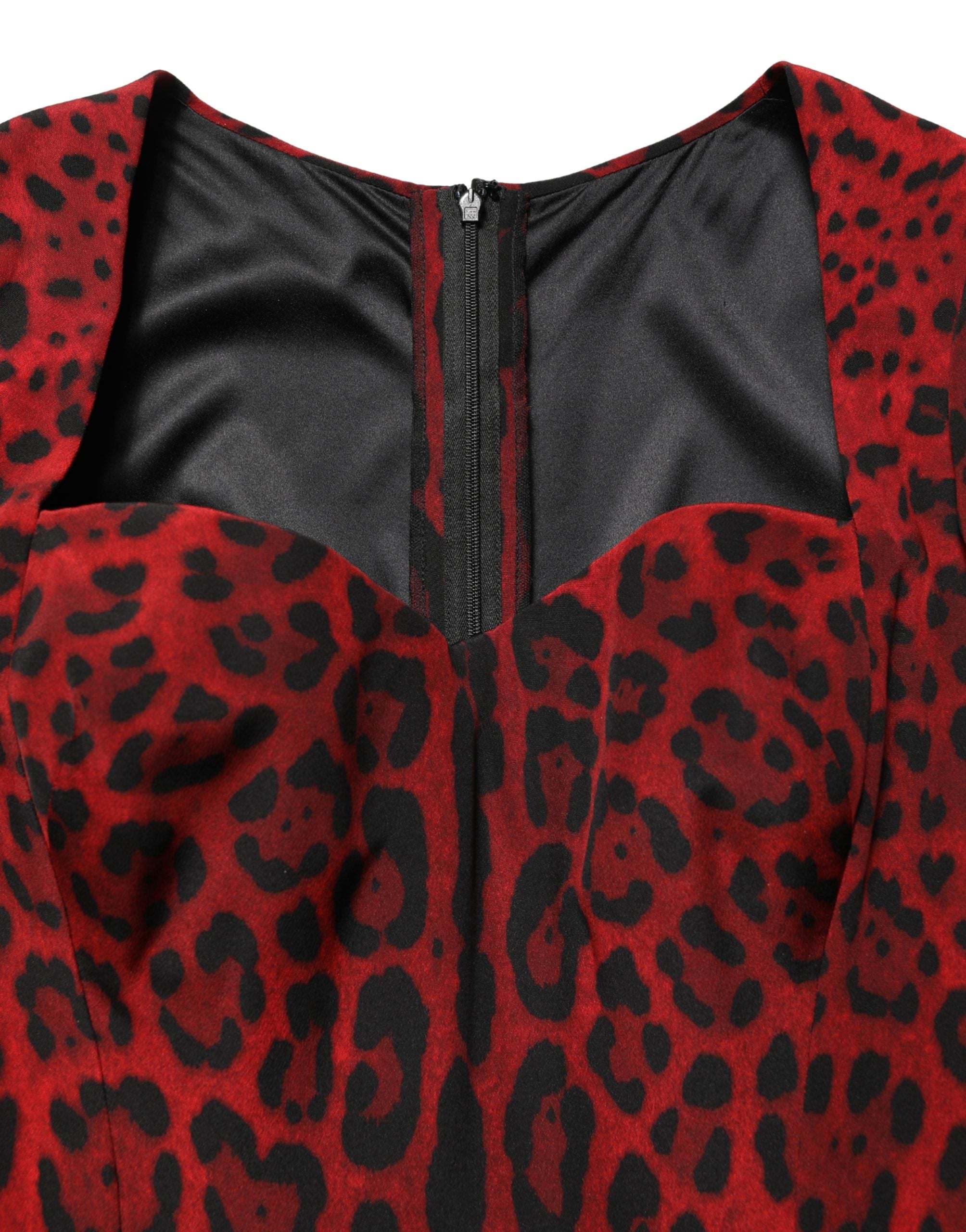 Dolce & Gabbana Rotes Etuikleid mit Leopardenmuster und langen Ärmeln