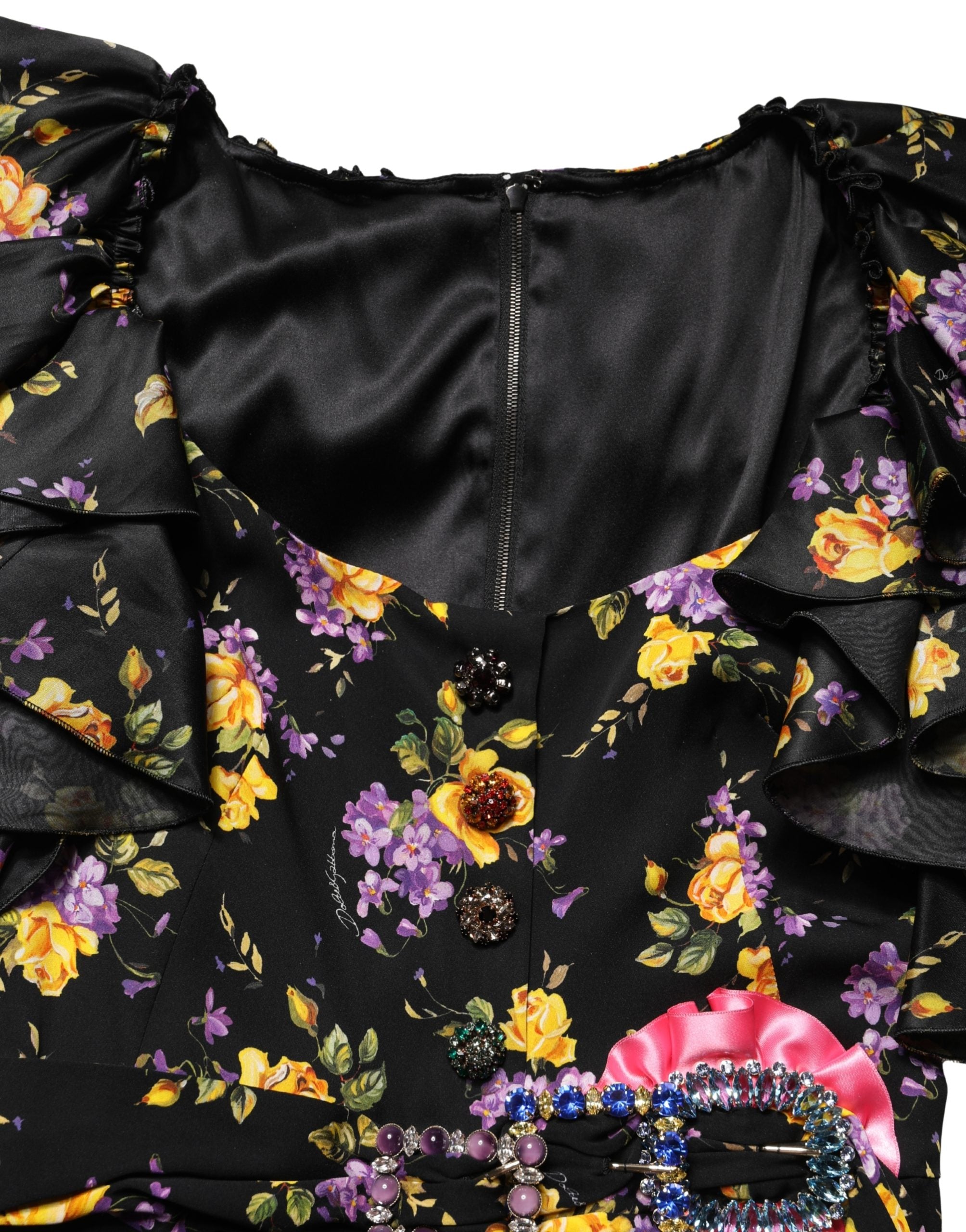 Dolce & Gabbana Midi-Kleid aus Seide mit schwarzer und violetter Kristallbrosche