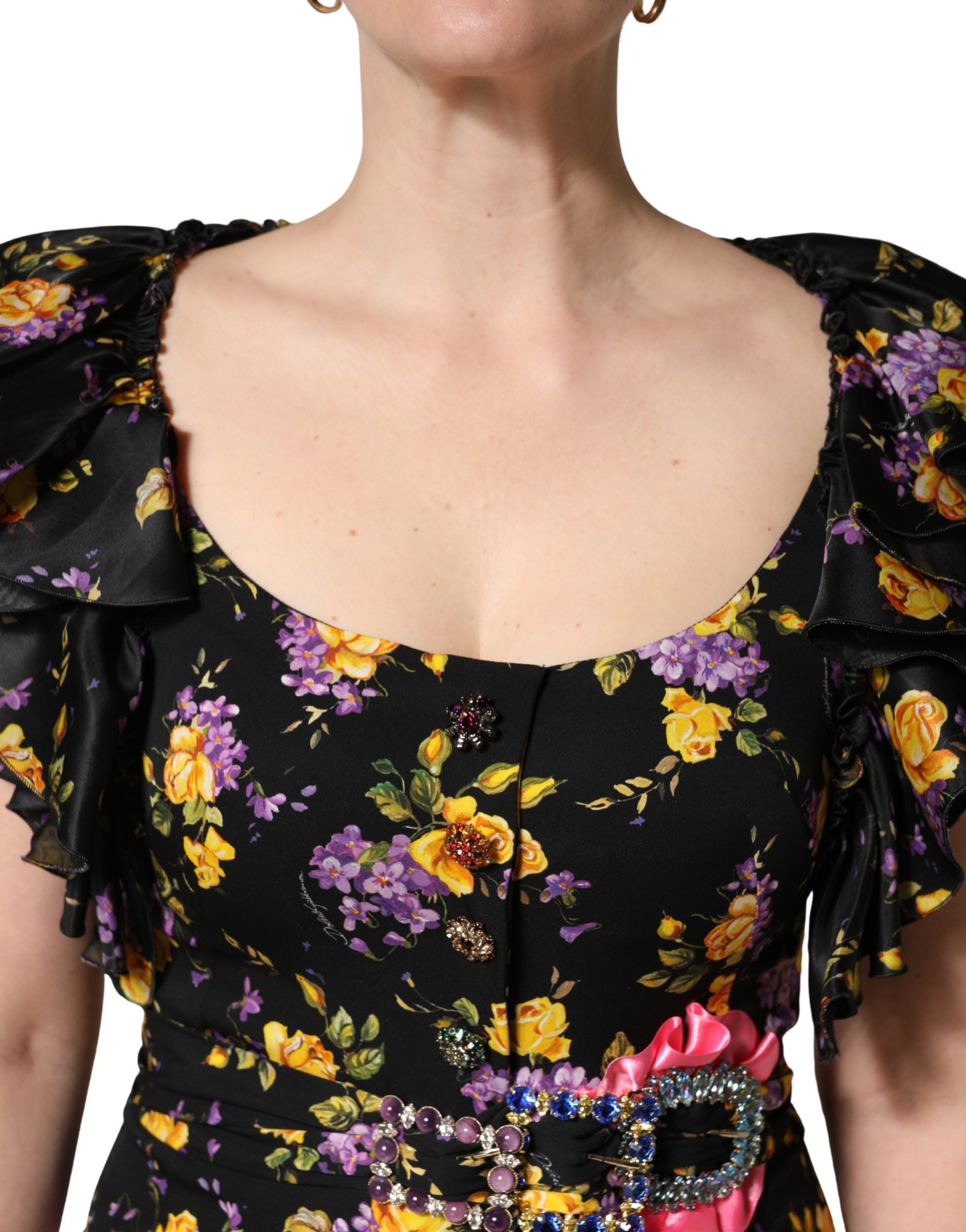 Dolce & Gabbana Midi-Kleid aus Seide mit schwarzer und violetter Kristallbrosche
