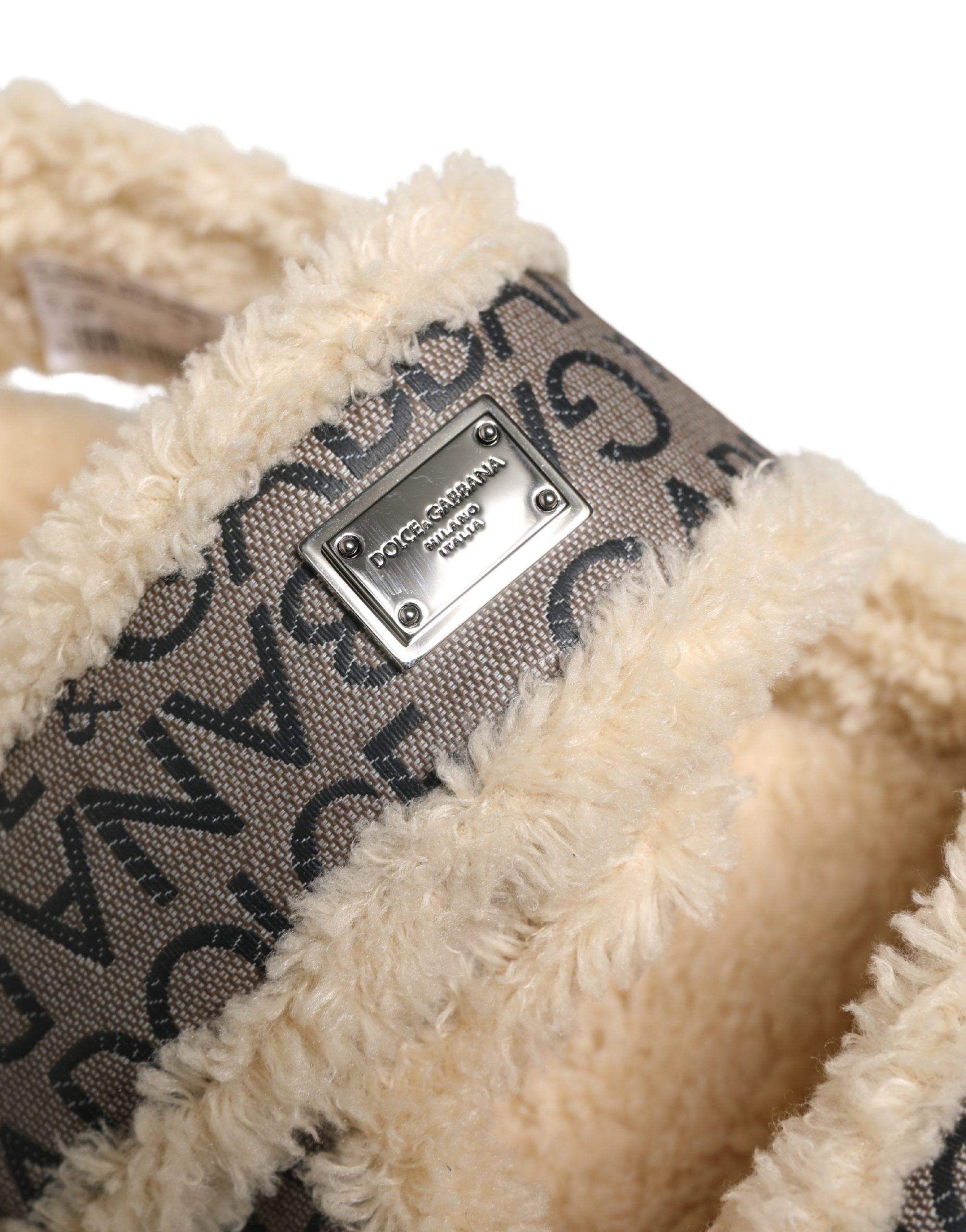 Dolce & Gabbana Beige Faux Fur Logo Print Flats Sandalen Schuhe