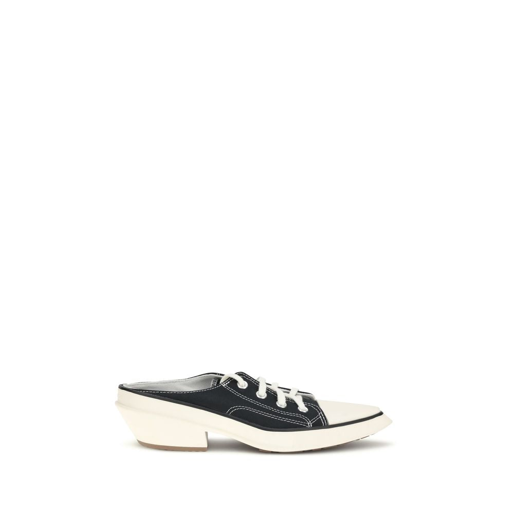 Converse Schwarze Low-Top-Sneaker aus Stoff