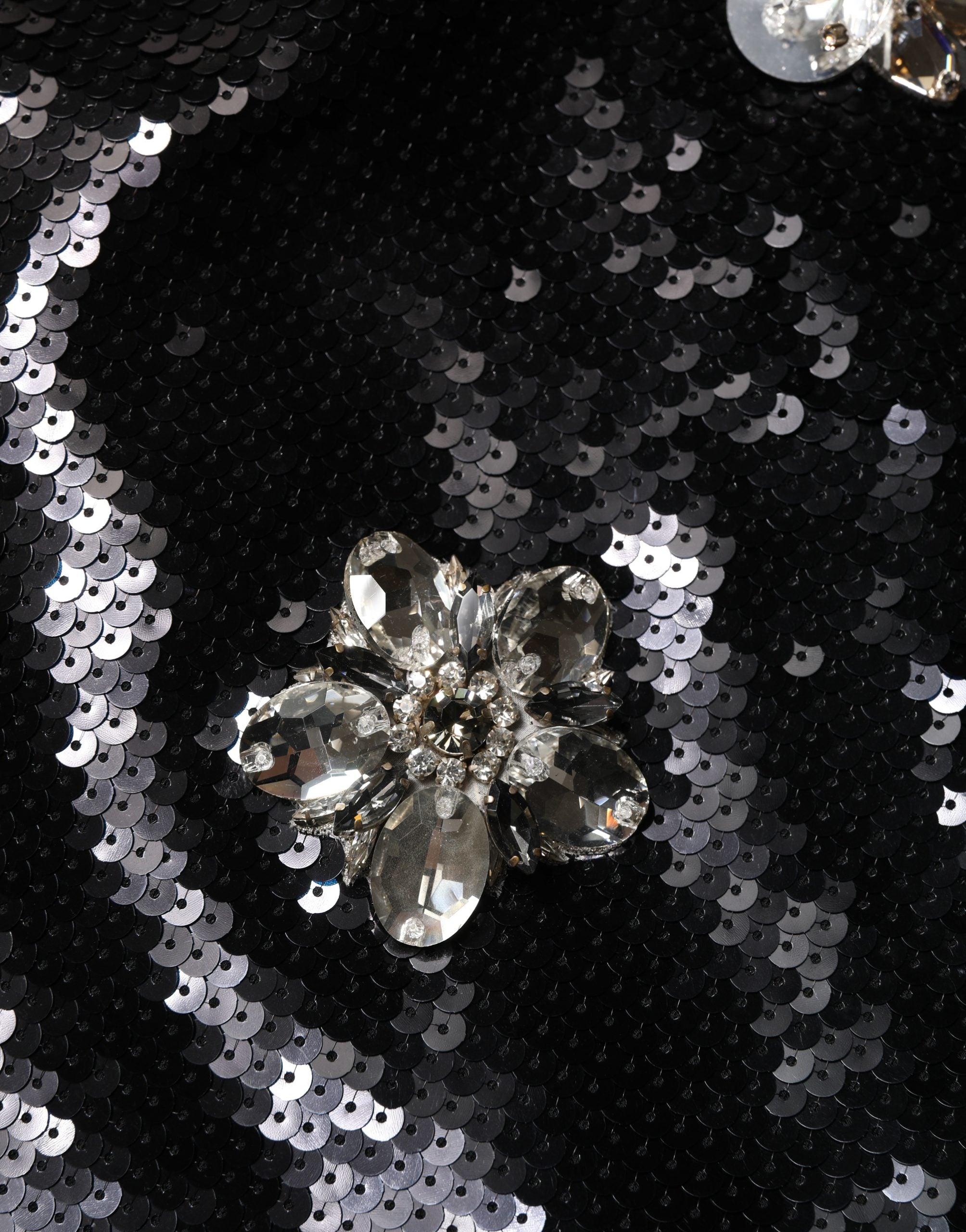 Dolce & Gabbana Kleid aus weißer Spitze mit schwarzem Rock und Verzierungen