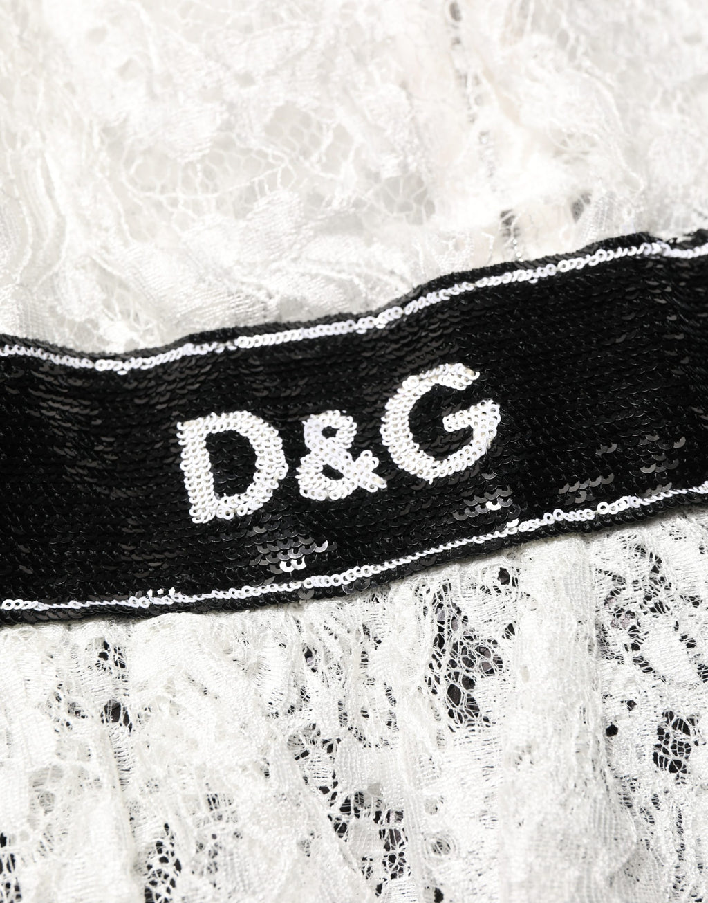 Dolce & Gabbana Kleid aus weißer Spitze mit schwarzem Rock und Verzierungen