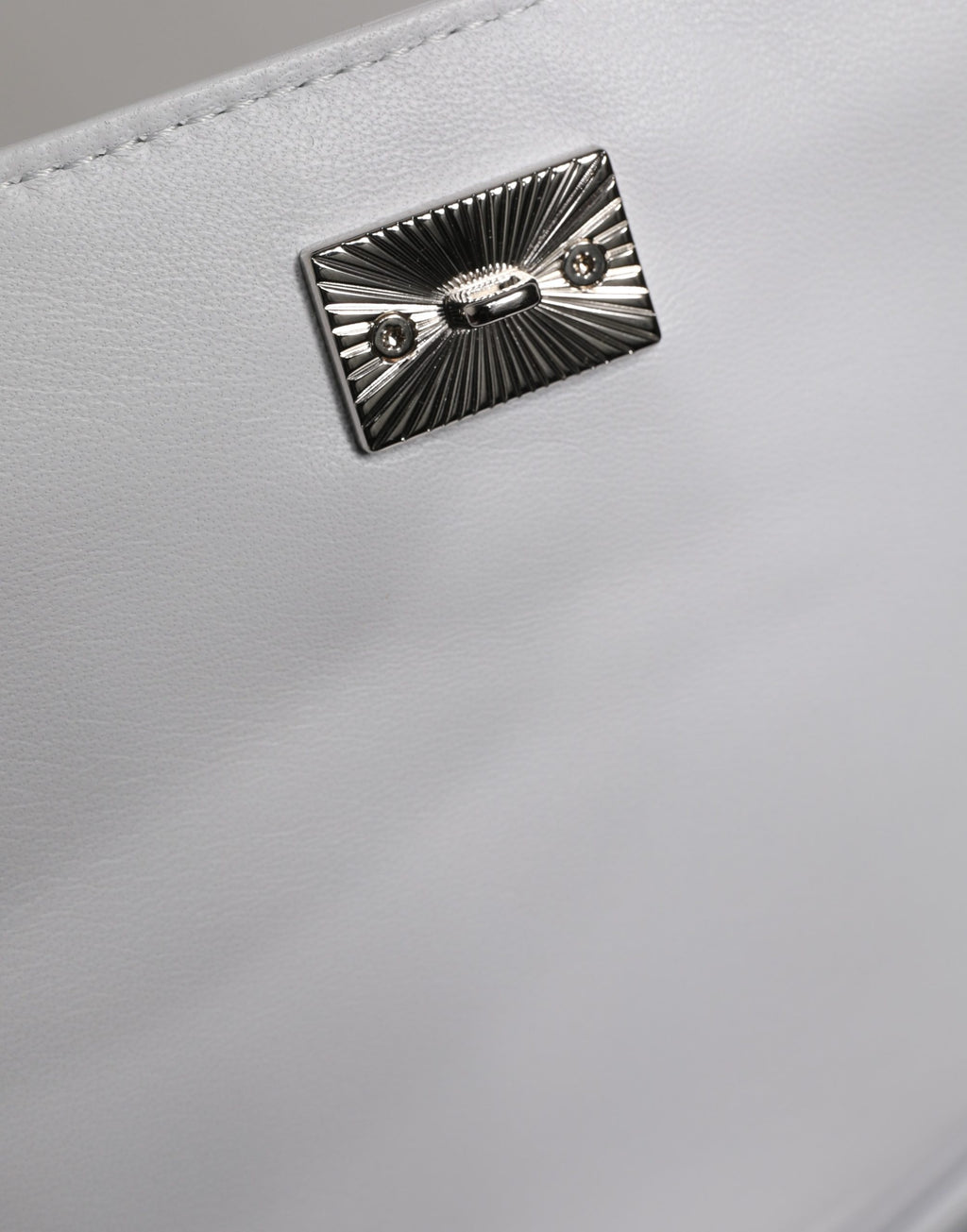 Dolce & Gabbana Weiße Umhängetasche mit Logo-Plakette für Damen