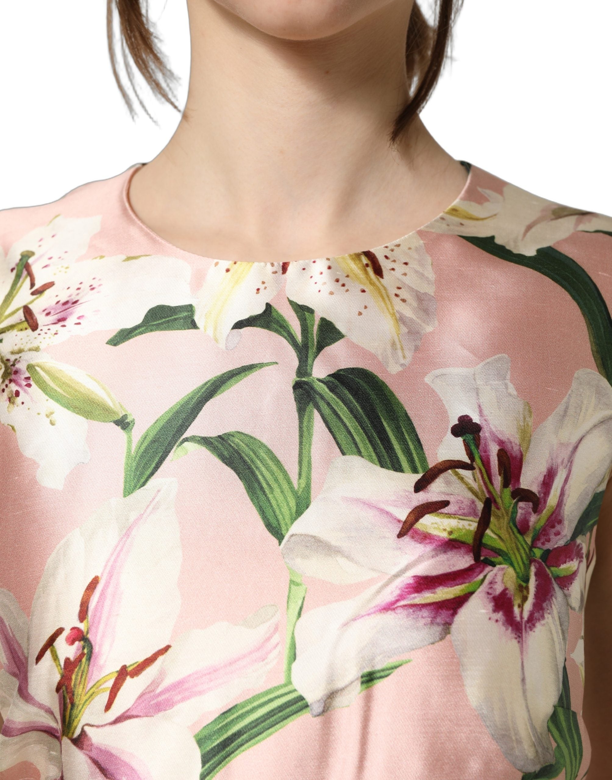 Dolce & Gabbana Leichtes rosa Etuikleid mit Lilien-Print und ohne Ärmel
