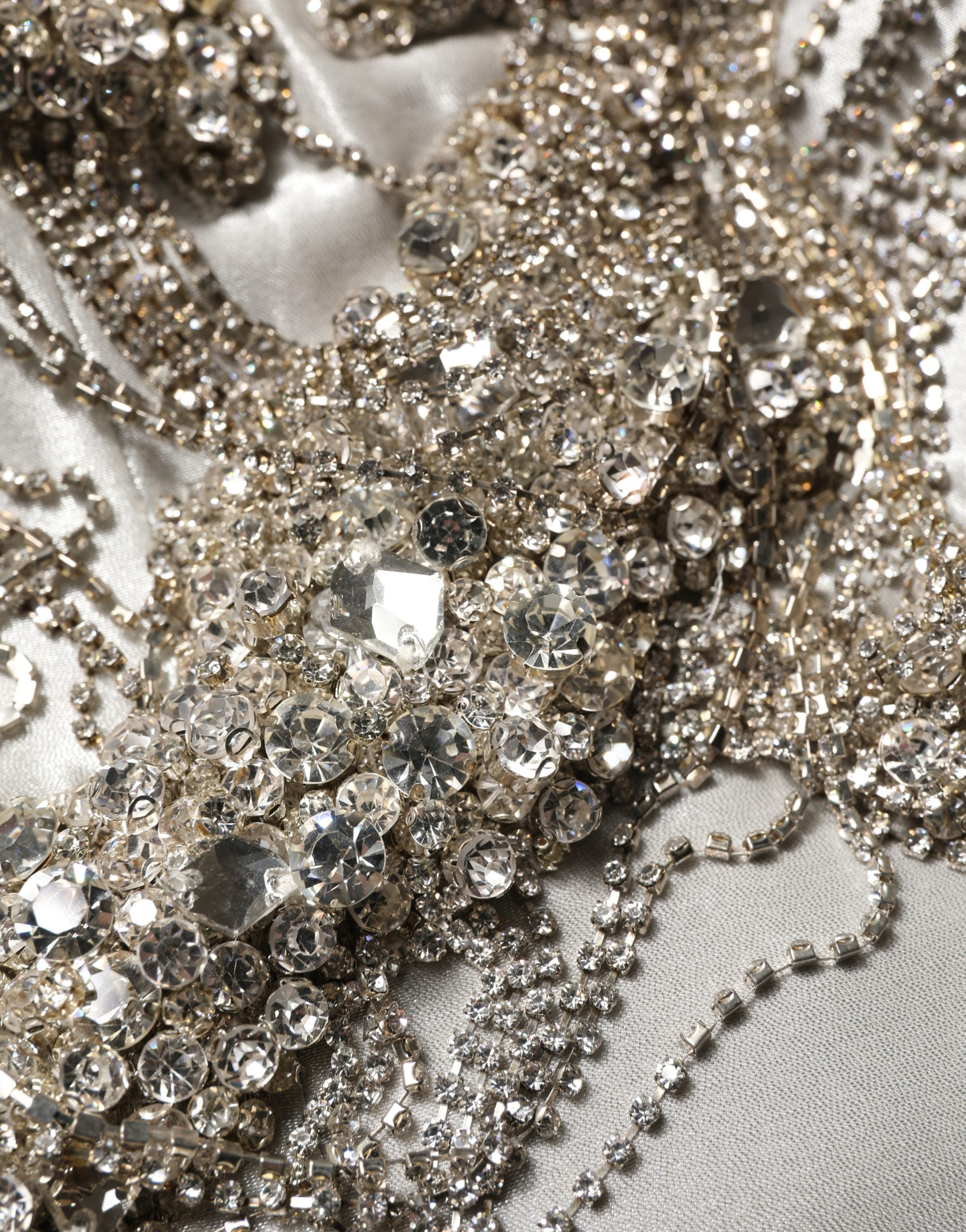 Dolce & Gabbana Abendkleid mit silbernen Kristallverzierungen