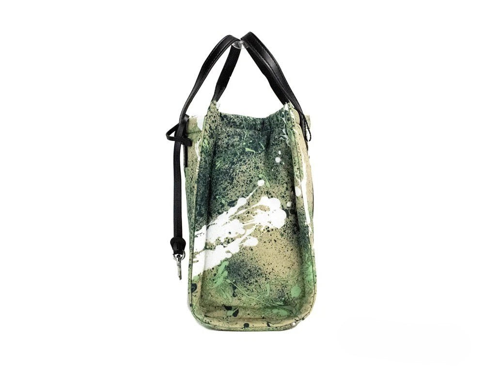 Marc Jacobs Mini Umhängetasche mit grünem Mehrfarben-Spritzlack-Print aus Nylon