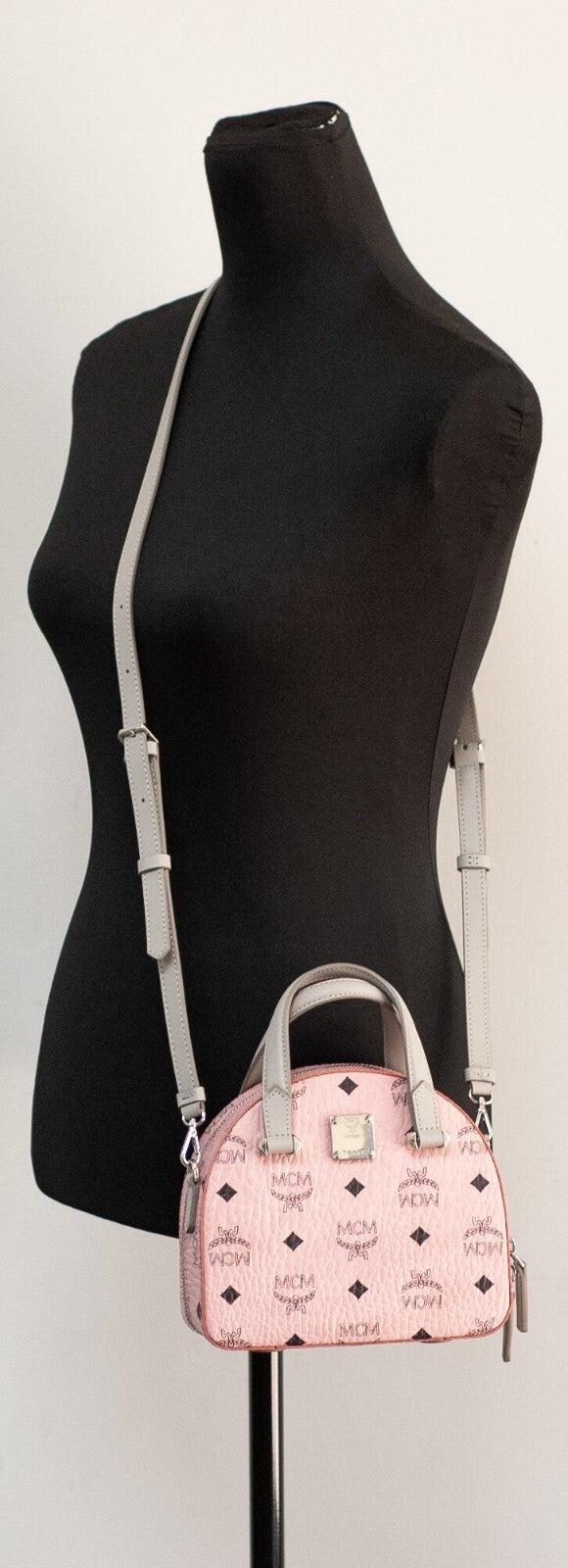 MCM Signature Half Moon Henkeltasche Umhängetasche