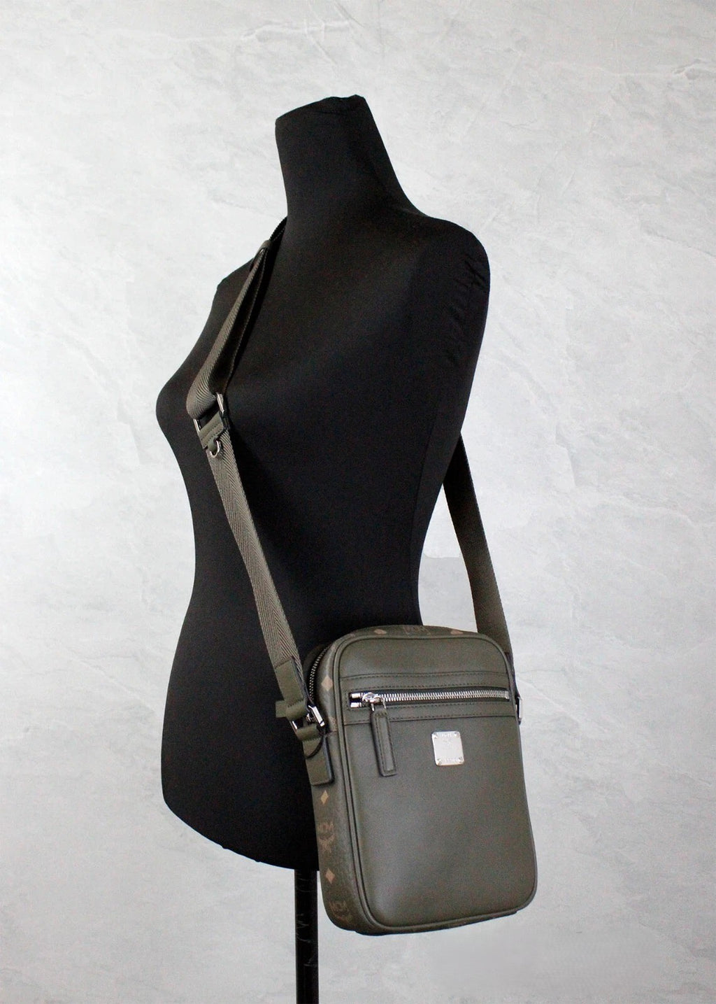 MCM Visetos Leder Kamera Crossbody Tasche