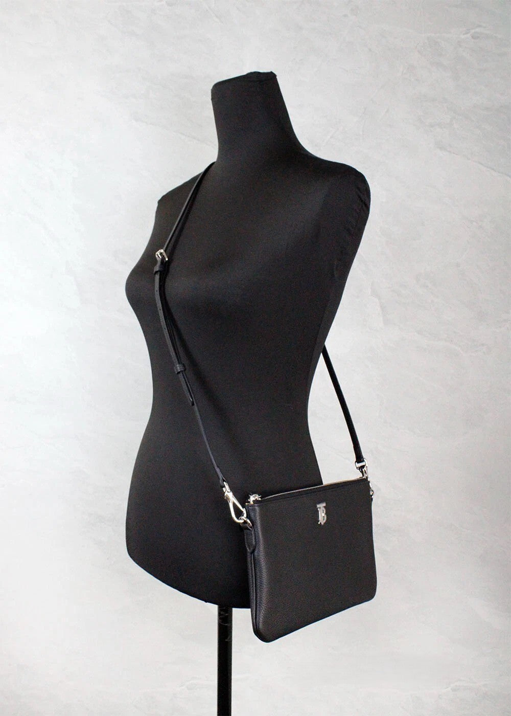Burberry Peyton Monogram Leder Pochette Umhängetasche Schwarz