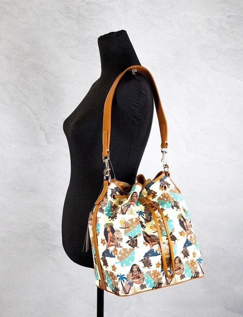 Dooney & Bourke Disney Medium Moana Umhängetasche aus beschichteter Baumwolle