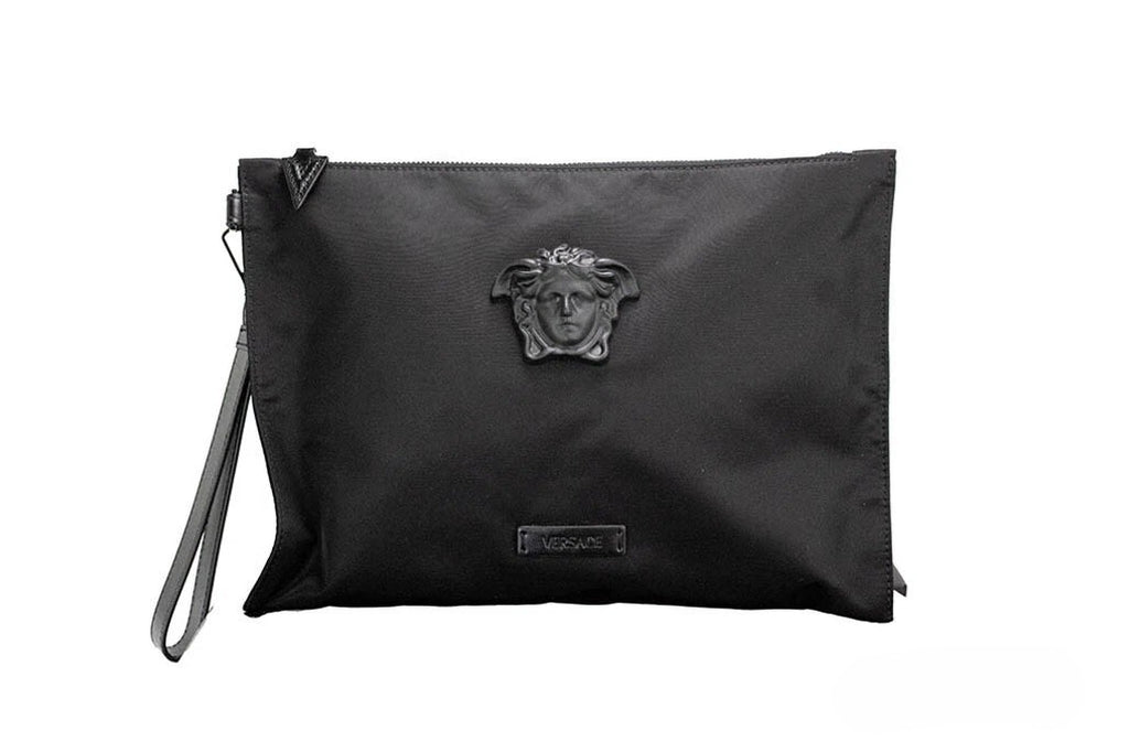 Versace Große schwarze Nylon-Pochette mit Medusa-Motiv, als Clutch und Handgelenktasche tragbar