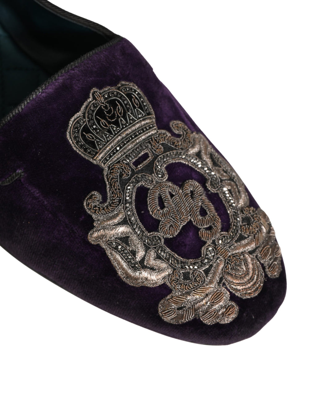 Dolce & Gabbana Lila Samt Loafer mit Kronenstickerei