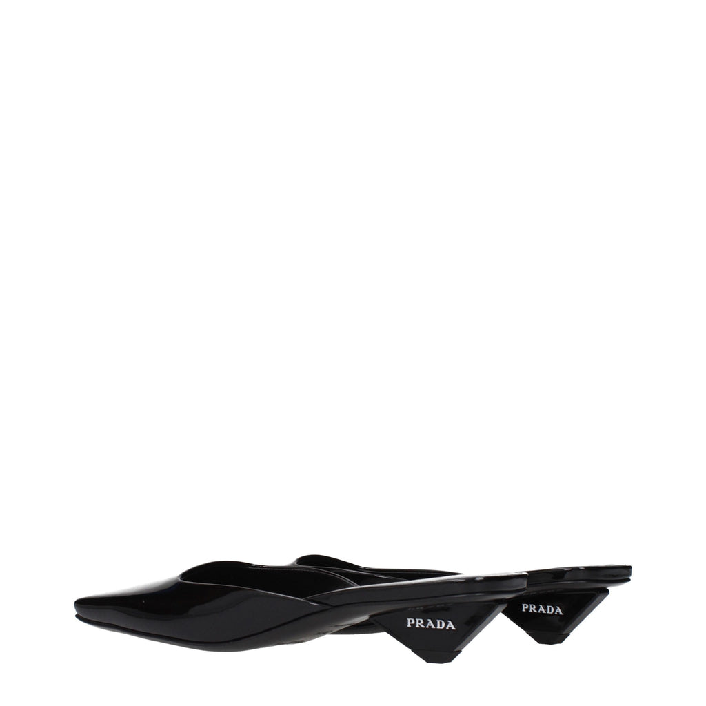 Prada Schwarze flache Sandalen aus Leder