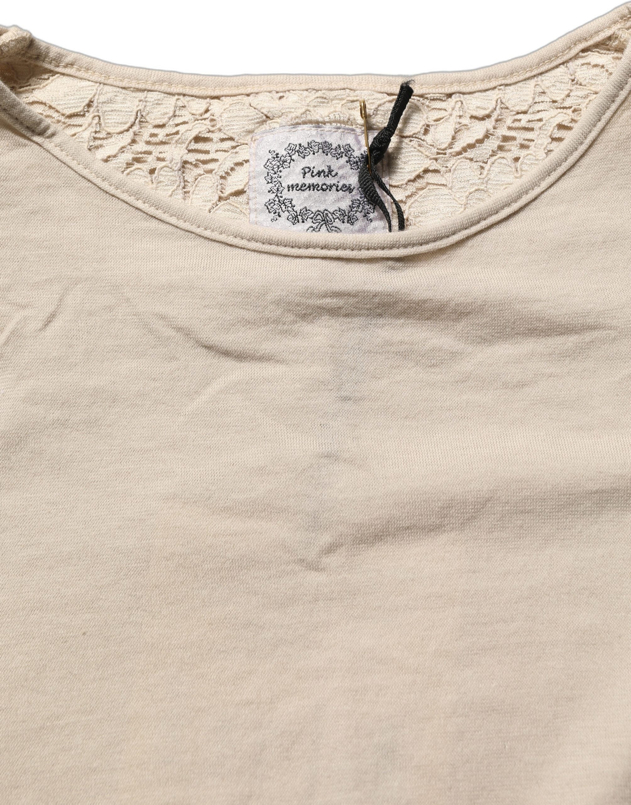 PINK MEMORIES Beige Baumwoll-Oberteil mit Spitzendetails und Rundhalsausschnitt