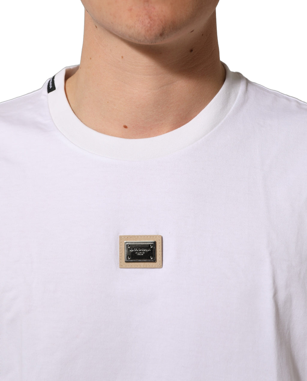 Dolce & Gabbana Weißes Baumwoll-T-Shirt mit Rundhalsausschnitt und Logo-Plakette