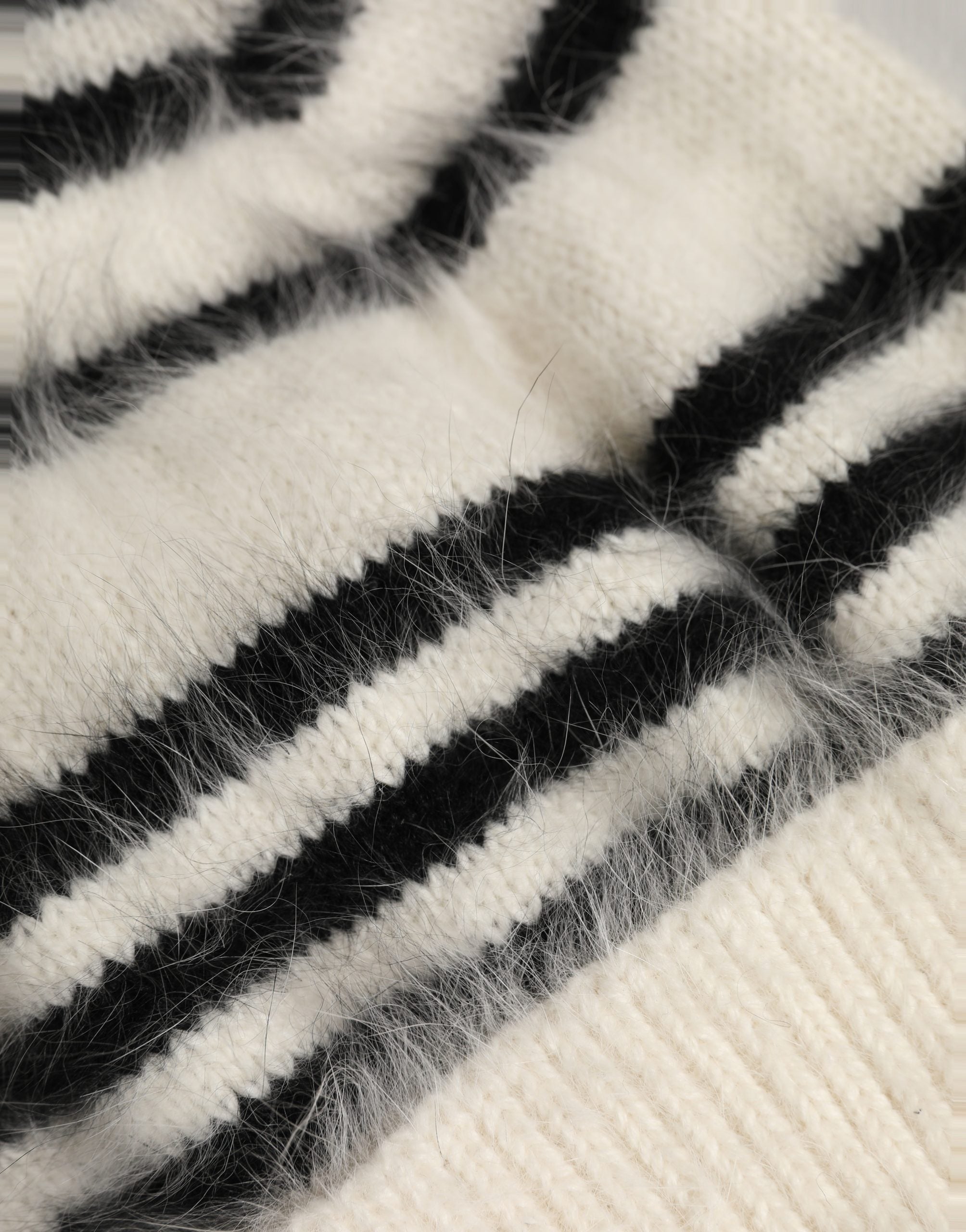 Dolce & Gabbana Mütze aus Angora-Strick in Schwarz-Weiß-Streifen, Einheitsgröße