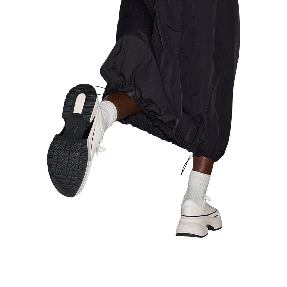 Converse Schwarze und weiße Textil-Sneaker mit klobiger Sohle